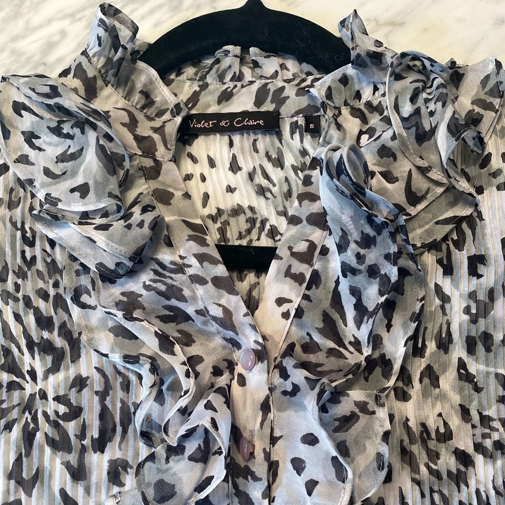 Beautiful Blouse - Picture 3 of 5